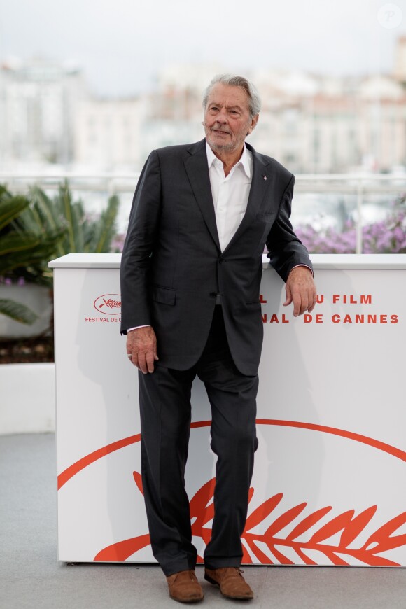 Photocall de la Palme d'or d’honneur à Alain Delon lors du 72ème Festival International du film de Cannes. Le 19 mai 2019 © Jacovides-Moreau / Bestimage