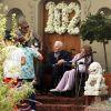 Kirk Douglas célèbre ses 102 ans avec sa femme Anne Buydens devant leur domicile de Beverly Hills à Los Angeles, Californie, Etats-Unis, le 9 décembre 2018