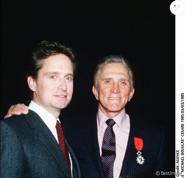 Kirk Douglas et son fils Michael en 1985