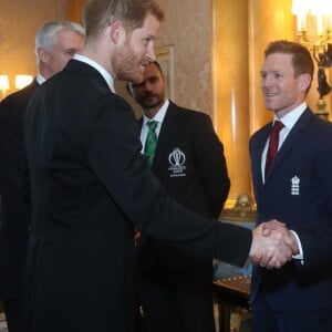 Le prince Harry a rencontré les capitaines des équipes de cricket en lice pour la Coupe du monde lors de la garden party donnée à Buckingham Palace par la reine Elizabeth II le 29 mai 2019.