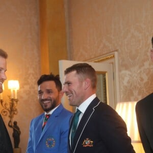 Le prince Harry a rencontré les capitaines des équipes de cricket en lice pour la Coupe du monde lors de la garden party donnée à Buckingham Palace par la reine Elizabeth II le 29 mai 2019.