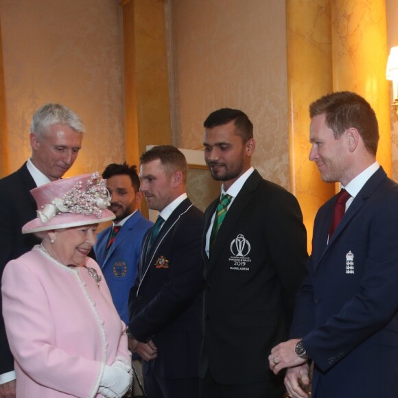 La reine Elizabeth II a rencontré les capitaines des équipes de cricket en lice pour la Coupe du monde lors de la garden party donnée à Buckingham Palace le 29 mai 2019.