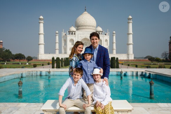 Le premier ministre Justin Trudeau, sa femme Sophie, et leurs enfants Xavier, Ella-Grace et Hadrien visitent le Taj Mahal à Agra lors de leur voyage en Inde. Le 18 février 2018