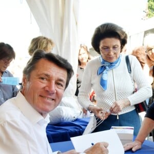 Christian Estrosi, le maire de Nice, dédicace son nouveau livre, "Nice, l'inattendue" durant la première journée du 24e festival du livre de Nice le 31 mai 2019. © Bruno Bebert/Bestimage