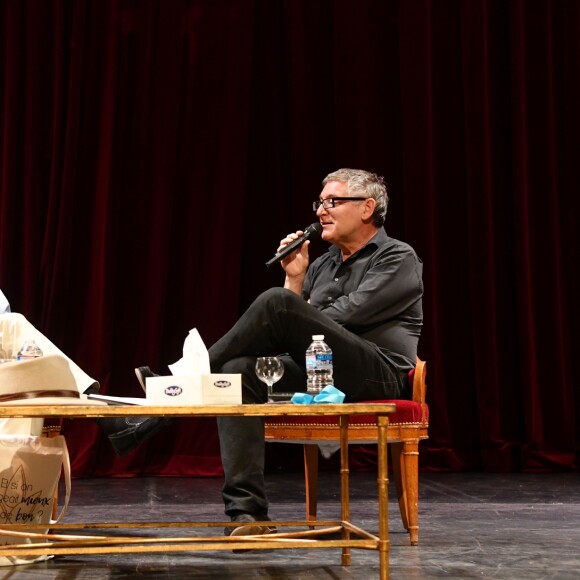 Franz-Olivier Giesbert, directeur artistique du Festival, et Michel Onfray durant la première journée du 24e festival du livre de Nice le 31 mai 2019. © Bruno Bebert/Bestimage