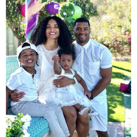 Ciara, Russell Wilson et ses deux enfants. Avril 2018.