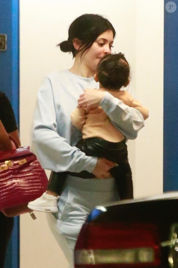 Exclusif - Kylie Jenner est allée faire du shopping avec sa fille Stormi chez Barneys New York à Beverly Hills, Los Angeles, le 15 mai 2019.