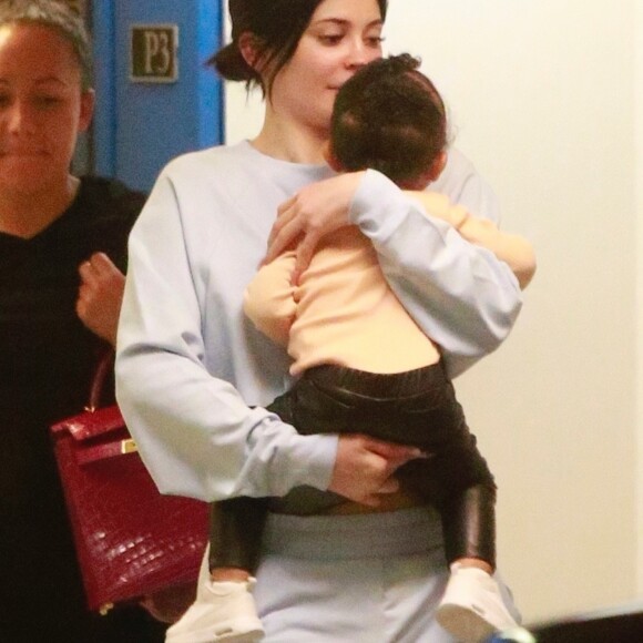 Exclusif - Kylie Jenner est allée faire du shopping avec sa fille Stormi chez Barneys New York à Beverly Hills, Los Angeles, le 15 mai 2019.