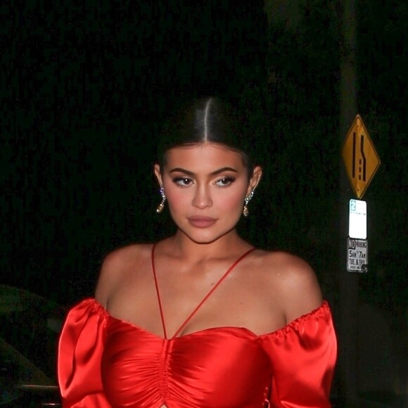 Exclusif - Kylie Jenner en total look rouge pour aller diner au restaurant Catch dans le quartier de West Hollywood à Los Angeles. Le 9 mai 2019.