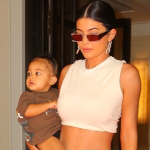 Kylie Jenner à la sortie de l'hôtel "The Mark" avec sa fille Stormi à New York, le 7 mai 2019.