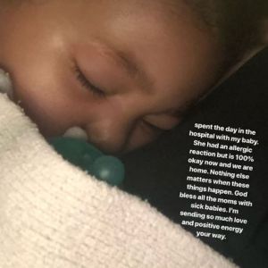 Kylie Jenner annonce dans une story Instagram qu'elle a passé la journée à l'hôpital avec sa fille Stormi en raison d'une réaction allergique. Le 2 juin 2019.