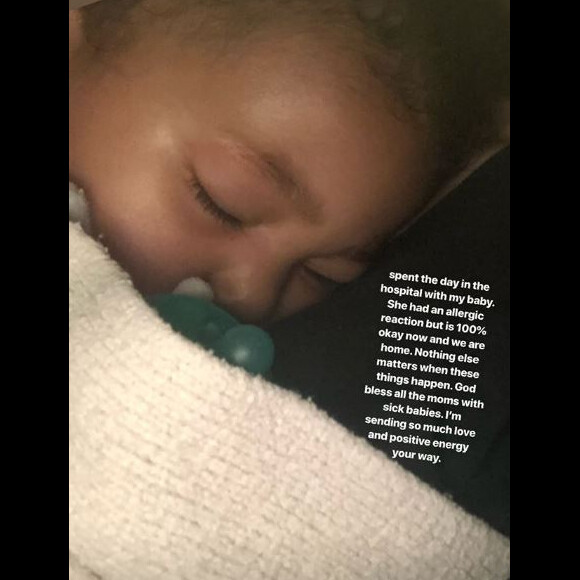 Kylie Jenner annonce dans une story Instagram qu'elle a passé la journée à l'hôpital avec sa fille Stormi en raison d'une réaction allergique. Le 2 juin 2019.