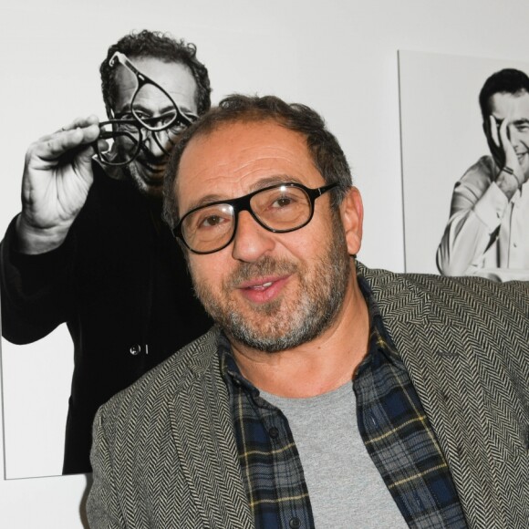 Patrick Timsit - Vernissage de l'exposition "Quand le masque tombe" de Stéphane de Bourgies sur le toit de la Grande Arche à Paris, le 12 mars 2019. © Coadic Guirec/Bestimage