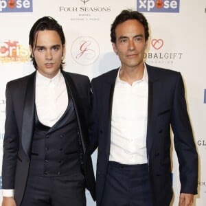 Anthony Delon avec son frère Alain-Fabien Delon au photocall de la 10ème édition du "Global Gift Gala" à l'hôtel Four Seasons George V à Paris, le 3 juin 2019. © Marc Ausset-Lacroix/Bestimage