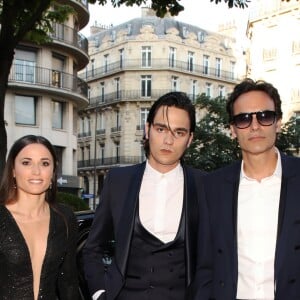 Anthony Delon avec son frère Alain-Fabien Delon et sa compagne Capucine Anav (habillée par Stevens Ishay Couture) aux arrivées de la 10ème édition du "Global Gift Gala" à l'hôtel Four Seasons George V à Paris, le 3 juin 2019. © Denis Guignebourg/Bestimage