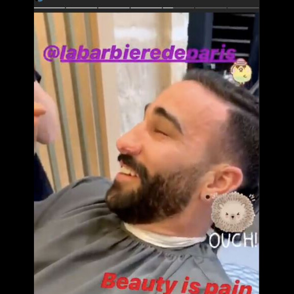 Adil rami en pleine séance d'épilation des poils du nez le 4 juin 2019.