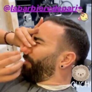 Adil rami en pleine séance d'épilation des poils du nez le 4 juin 2019.