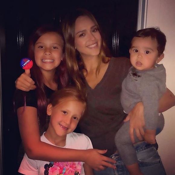 Jessica Alba et ses enfants Honor, Haven et Hayes.