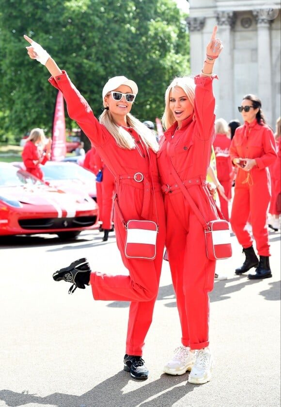 Paris Hilton et Caroline Stanbury au départ de la course caritative "Cash & Rocket Ball" à Wellington, le 6 juin 2019.