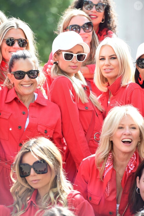 Paris Hilton, Caroline Stanbury et les participantes à la course caritative "Cash & Rocket Ball" à Wellington, le 6 juin 2019.