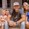 Le chanteur américain de country Granger Smith avec sa femme Amber et leurs trois enfants, River,  Monarch et   London. Photo publiée sur Instagram le 17 mai 2019. 