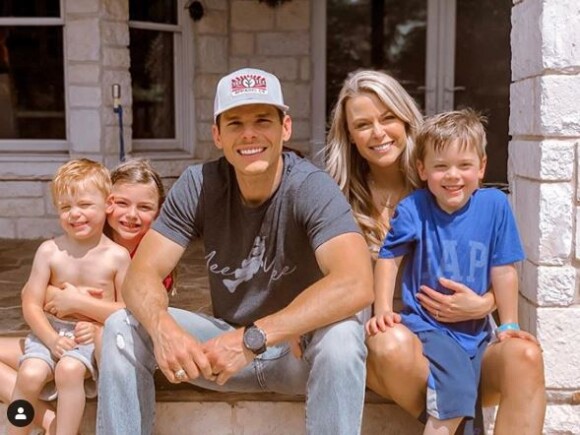 Le chanteur américain de country Granger Smith avec sa femme Amber et leurs trois enfants, River, Monarch et London. Photo publiée sur Instagram le 17 mai 2019.