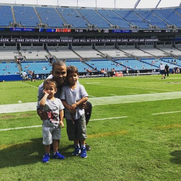 Tony Parker et ses fils Liam et Josh pour leur premier match de football américain, Instagram le 23 septembre 2018.