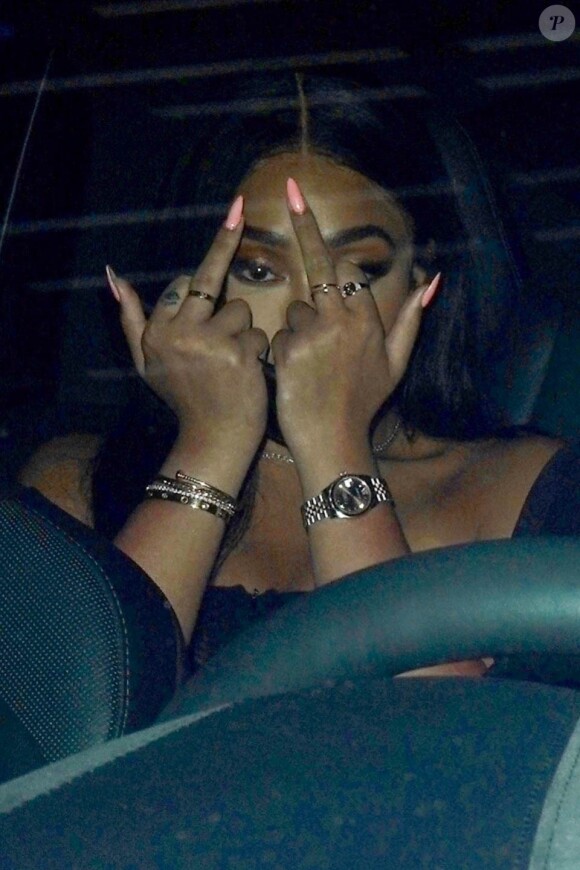 Jordyn Woods est allée fêter l'anniversaire de S. Karanikolaou au Bootsy Bellows à West Hollywood, Los Angeles. Jordyn fait 2 doigts d'honneur aux photographes! Le 7 juin 2019.
