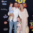 Jimmy Kimmel, son fils William Kimmel, sa fille Jane Kimmel et sa femme Molly McNearney à la première du film d'animation Disney et Pixar "Toy Story 4" au théâtre El Capitan à Los Angeles, Californie, Etats-Unis, le 11 juin 2019.