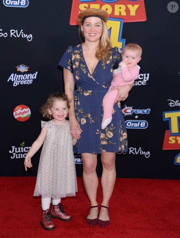 Erika Christensen et ses filles Shane et Polly à la première du film d'animation Disney et Pixar "Toy Story 4" au théâtre El Capitan à Los Angeles, Californie, Etats-Unis, le 11 juin 2019.