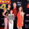 Tim Allen, sa femme Jane Hajduk et ses filles Elizabeth Allen Dick et Katherine Allen à la première du film d'animation Disney et Pixar "Toy Story 4" au théâtre El Capitan à Los Angeles, Californie, Etats-Unis, le 11 juin 2019.