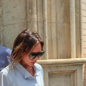 Victoria Beckham et son fils Romeo - La famille Beckham quitte Seville après le mariage de Sergio Ramos et Pilar Rubio en Espagne, le 16 juin 2019.