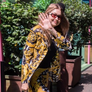 Gigi Hadid - Les mannequins arrivent au défile Versace à l'occasion de la Fashion Week à Milan en Italie, le 15 juin 2019.