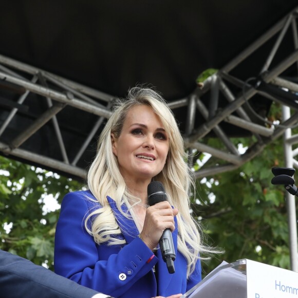 Laeticia Hallyday et ses filles Jade et Joy inaugurent une esplanade portant le nom de Johnny Hallyday située en face du Zénith de Toulouse, le 15 juin 2019, date hautement symbolique puisque le rockeur aurait eu 76 ans. © Dominique Jacovides/Bestimage