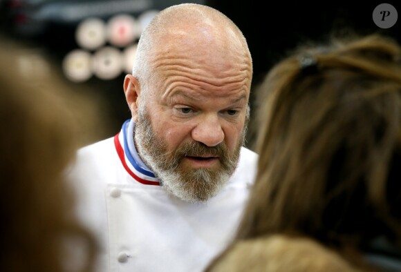 Exclusif - Le chef Philippe Etchebest fait le tour du salon "Exp'Hotel" à Bordeaux le 20 novembre 2017. Il animera de nombreux ateliers, conférences et cours de cuisines en public. Une douzaine de concours également récompenseront les meilleurs chefs et les espoirs de la restauration. Le concours le plus original est cette année sur le thème " La tête de cochon dans tous ses états". © Patrick Bernard/ Bestimage