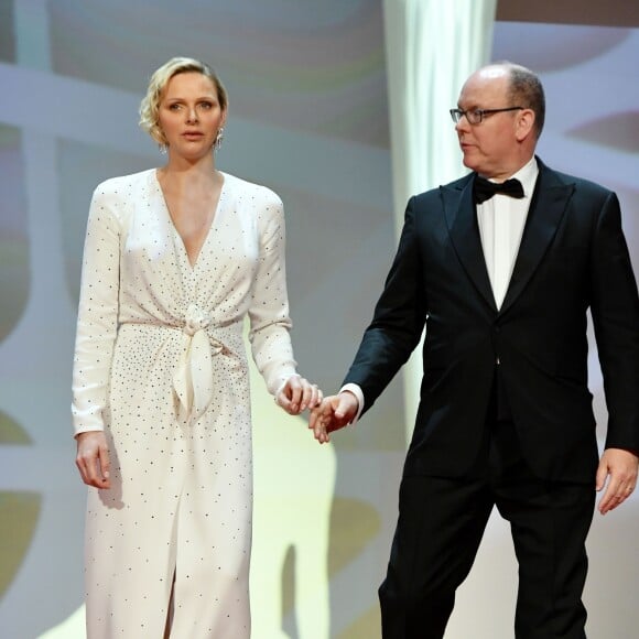 Le prince Albert II de Monaco et la princesse Charlene de Monaco (en robe Louis Vuitton) lors de la cérémonie de remise des Nymphes d'or du 59e Festival de Télévision de Monte-Carlo au Grimaldi Forum à Monaco le 18 juin 2019. © Bruno Bebert/Bestimage