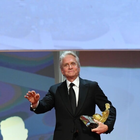 Le prince Albert II de Monaco et la princesse Charlene de Monaco (en robe Louis Vuitton) sur scène avec Michael Douglas lors de la cérémonie de remise des Nymphes d'or du 59e Festival de Télévision de Monte-Carlo au Grimaldi Forum à Monaco le 18 juin 2019. © Bruno Bebert/Bestimage