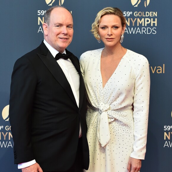 Le prince Albert II de Monaco et la princesse Charlene (en robe Louis Vuitton) au photocall de la cérémonie de remise des Nymphes d'or du 59e Festival de Télévision de Monte-Carlo le 18 juin 2019 au Grimaldi Forum à Monaco. © Bruno Bebert/Bestimage