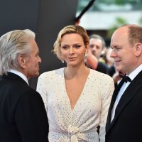 Charlene de Monaco : Audace et décolleté en Louis Vuitton pour Michael Douglas