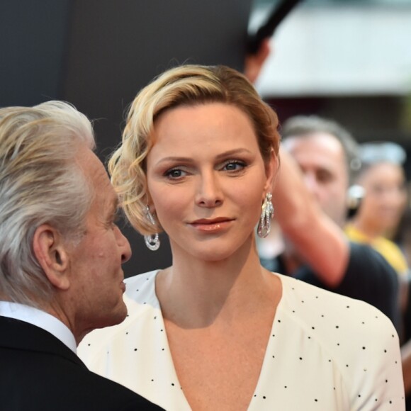 La princesse Charlene et le prince Albert II de Monaco rencontrant Michael Douglas lors du photocall de la cérémonie de remise des Nymphes d'or du 59e Festival de Télévision de Monte-Carlo le 18 juin 2019 au Grimaldi Forum à Monaco. © Bruno Bebert/Bestimage