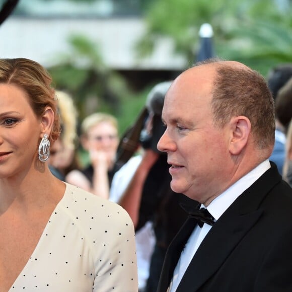 La princesse Charlene et le prince Albert II de Monaco rencontrant Michael Douglas lors du photocall de la cérémonie de remise des Nymphes d'or du 59e Festival de Télévision de Monte-Carlo le 18 juin 2019 au Grimaldi Forum à Monaco. © Bruno Bebert/Bestimage