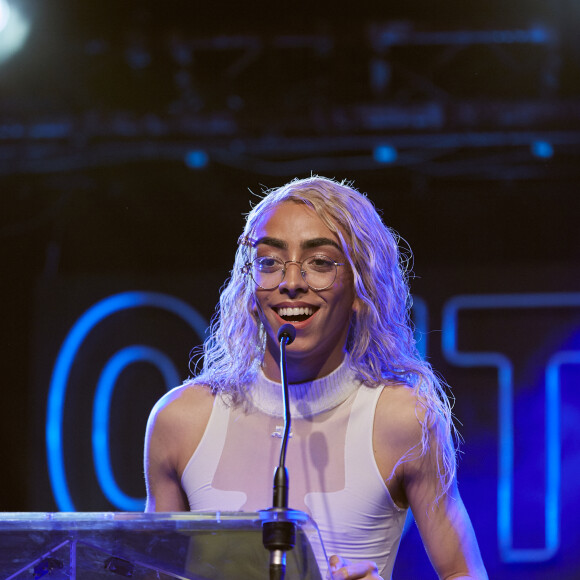 Bilal Hassani, personnalité LGBTI de l'année, lors de la 3e cérémonie des Out d'Or, qui célèbrent la visibilité des personnes LGBTI, au Cabaret Sauvage le 18 juin 2019.