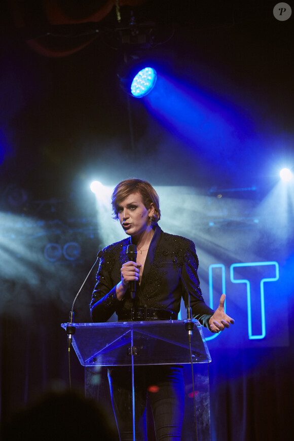La militante trans Julia Boyer lors de la 3e cérémonie des Out d'Or, qui célèbrent la visibilité des personnes LGBTI, au Cabaret Sauvage le 18 juin 2019.