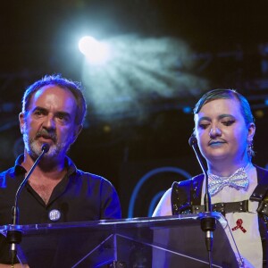 Bruno Solo et la journaliste Olga Volfson lors de la 3e cérémonie des Out d'Or, qui célèbrent la visibilité des personnes LGBTI, au Cabaret Sauvage le 18 juin 2019.