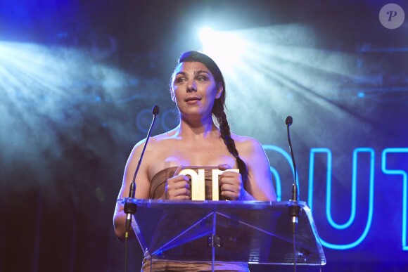 La rugbywoman Alexia Cerenys, lauréate dans la catégorie sport, lors de la 3e cérémonie des Out d'Or, qui célèbrent la visibilité des personnes LGBTI, au Cabaret Sauvage le 18 juin 2019.