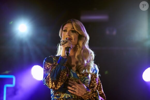Leona Winter, révélée cette année dans The Voice, lors de la 3e cérémonie des Out d'Or, qui célèbrent la visibilité des personnes LGBTI, au Cabaret Sauvage le 18 juin 2019.