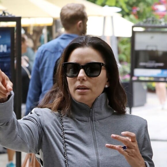 Eva Longoria est allée faire du shopping chez 'Barnes & Noble' à West Hollywood, le 21 juin 2019