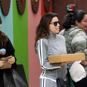 Eva Longoria est allée faire du shopping chez 'Barnes & Noble' à West Hollywood, le 21 juin 2019