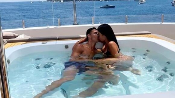 Cristiano Ronaldo à Saint-Tropez : doux baiser à Georgina sur leur luxueux yacht