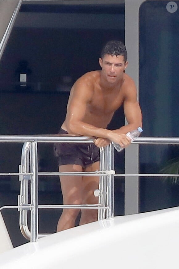Cristiano Ronaldo en vacances à Saint-Tropez le 23 juin 2019.